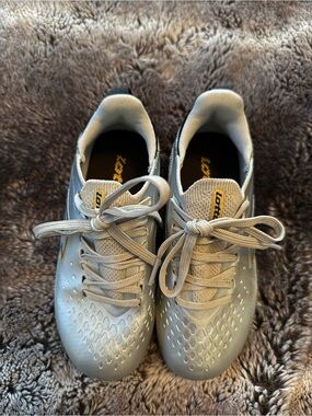 Lotto Kids Silver & Gold Cleats